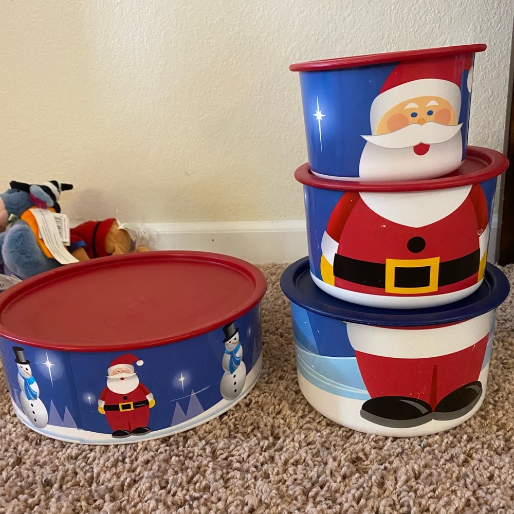 TUPPERWARE Vintage  Cookie Canister 9.5 Cups Christmas Snowman Santa canisters